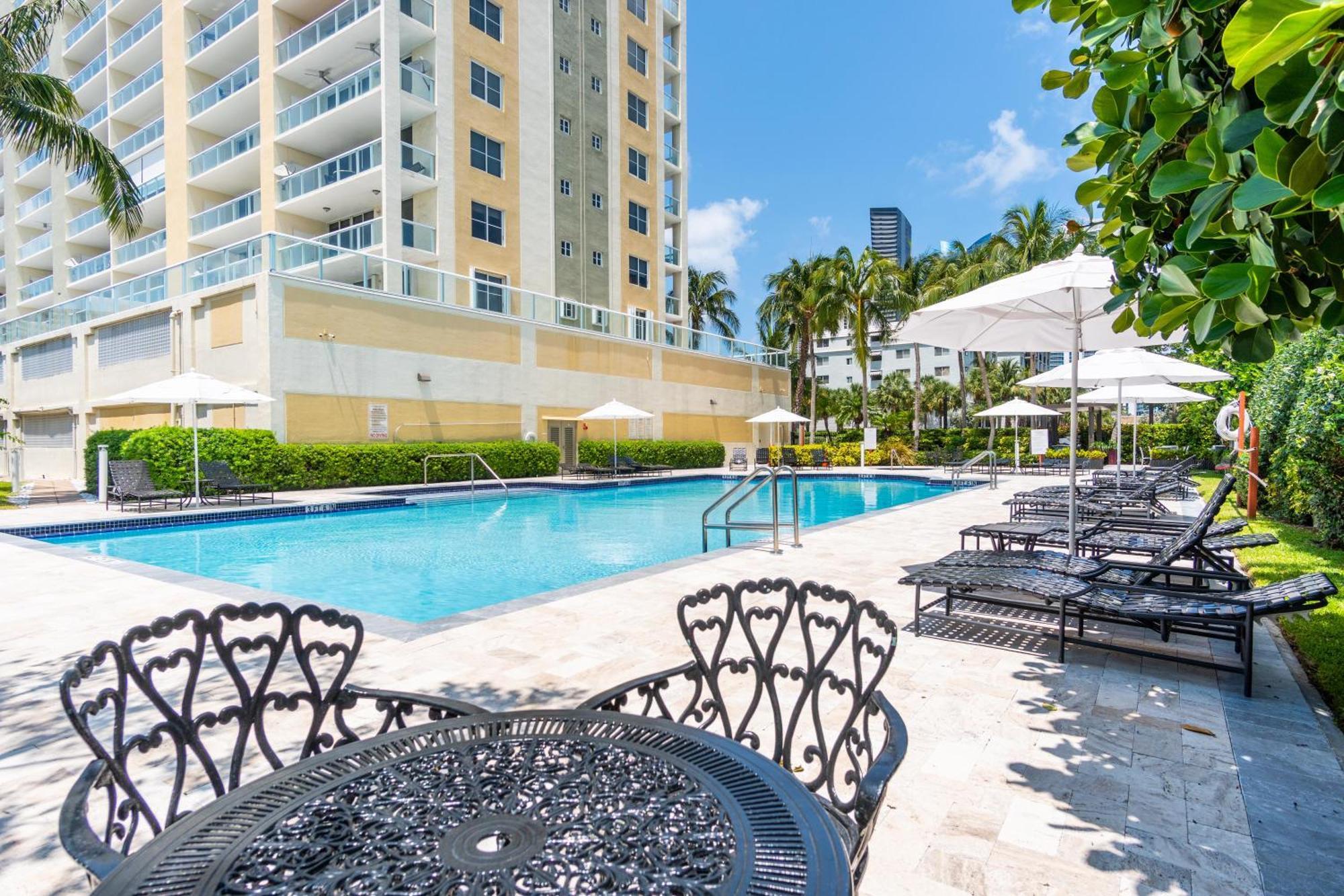 Golden Bay 402 Villa - Miami Beach — Photos 3